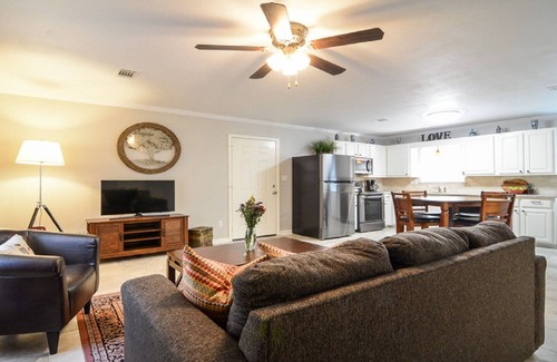 Conway Casa | Downtown Charmer W / WiFi, cerca de universidades, restaurantes y hospitales