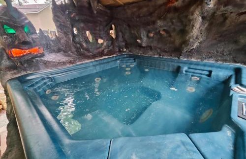 Fort Smith Casa | Downtown Chop Shop house, HUGE garage pets allowed