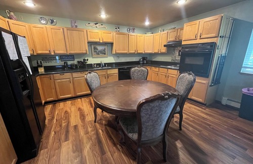 Lewis Casa | DOWNTOWN DOLORES COLORADO w/river access - Stay at Cozy Comfort Inn, Dolores, CO