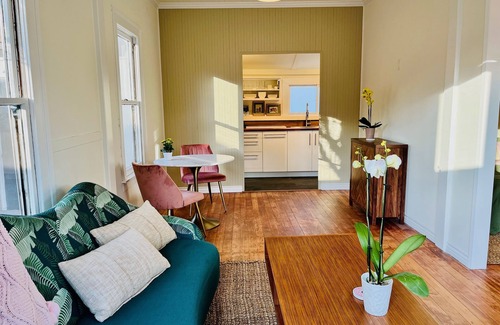 Santa Barbara Cabaña | Downtown Farmhouse Cottage - Super Cute and Charming