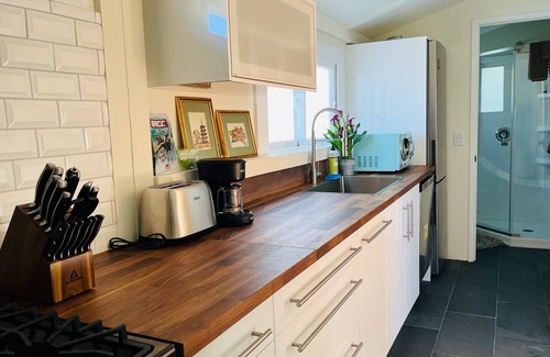 Santa Barbara Cabaña | Downtown Farmhouse Cottage - Super Cute and Charming