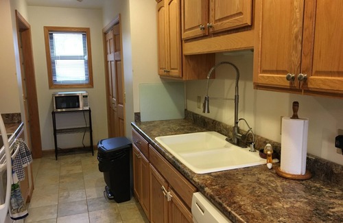 Frankfort Condominio | Downtown Frankfort-Open YR Round-3BR cerca de Storm Cloud Brewery & Crystal Mountain