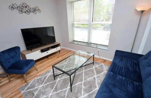 The Gate Apartamento | Downtown Gate District Neighborhood, Convenient To Everything, King Bed (1F)