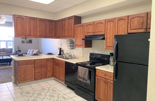 Kokomo Condominio | Downtown Hub Spot Condo!