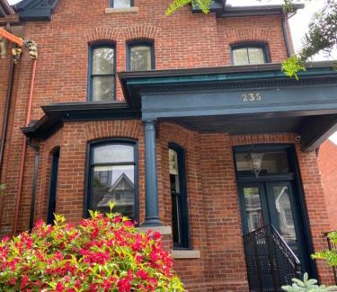 Cabbagetown South Casa | Downtown Luxury Victorian Retreat