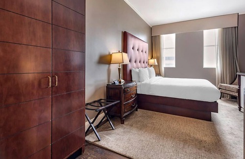 Downtown Nashville Complejo | Downtown Nashville located in Printer's Alley with King Bed!