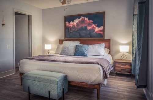 East Bank Condominio | Downtown Nashville Riverfront & Germantown Retreat. Come & relax riverside.