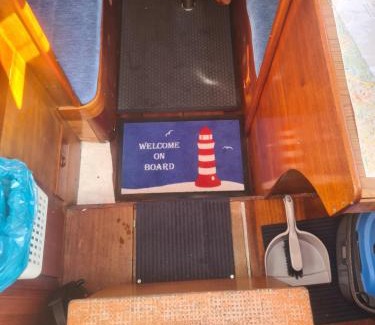 Centrum Alquiler De Eote | Downtown Sailboat - Vega 2