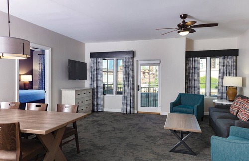 Downtown San Antonio Complejo | Centro de San Antonio Resort cerca de RiverWalk y The Alamo con piscina en la azotea y bañera de hidromasaje