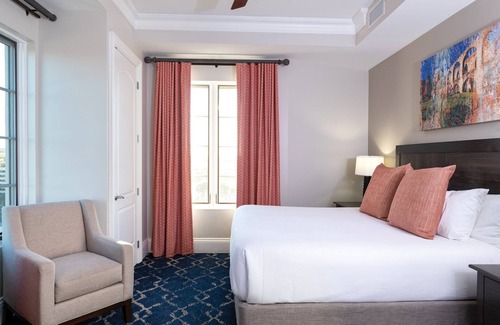 Downtown San Antonio Complejo | Centro de San Antonio Resort cerca de RiverWalk y The Alamo con piscina en la azotea y bañera de hidromasaje