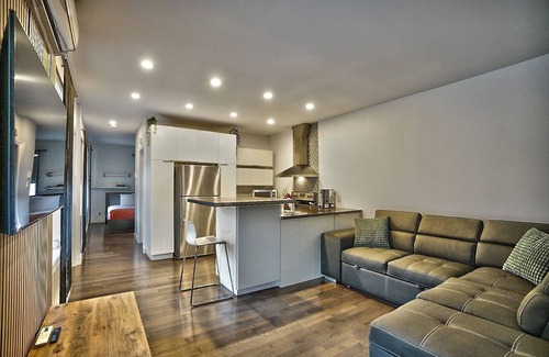 Sherbrooke Apartamento | Downtown Sherby: Central, Parking, King Bed, Sleeps 3