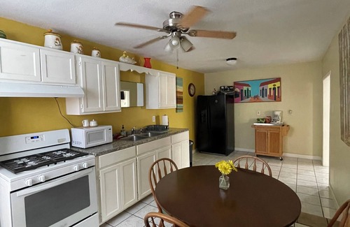 Southtown Villa | Downtown & Southtown leisure district, trendy cafe's, restaurants, bar's