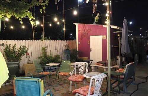 Southtown Villa | Downtown & Southtown leisure district, trendy cafe's, restaurants, bar's