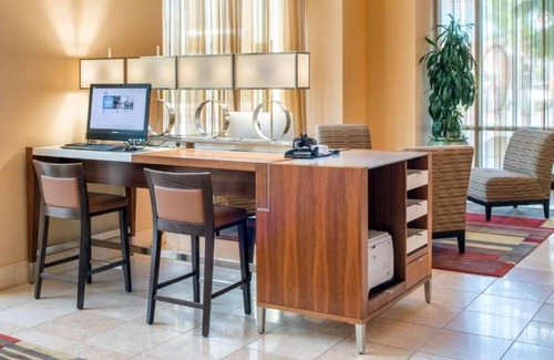 Downtown Vancouver Casa | Downtown stay next to park, near the river!!