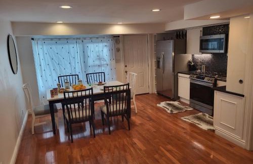 Dovercourt Park Villa | Downtown Toronto House Central 2BED 2BATH Subway Free Parking