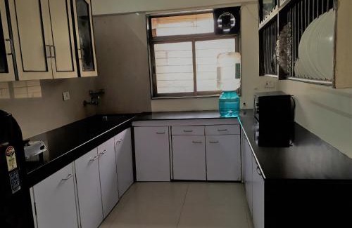 J B Nagar Apartamento | Dragonfly Apartments Emerald