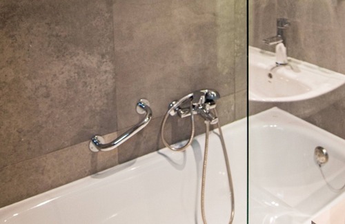 Le Prieure Hotel | Drake Longchamp