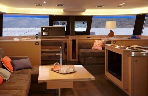 Parham Town Alquiler De Eote | Dream Yacht Charter Private Crewed Yacht