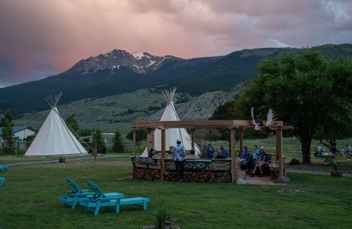 Gardiner Alquiler De RV | Dreamcatcher Tipi Hotel
