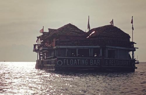 Stone Town Alquiler De Eote | Dreamer's Island Floating bungalows