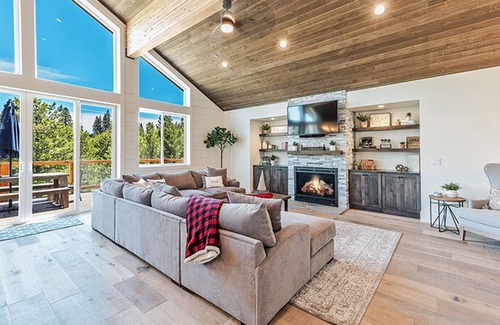 Truckee Casa | Dreams and Streams by Tahoe Mountain Properties