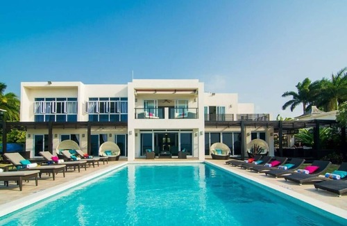 Montego Bay Villa | FRENTE AL MAR DE LUJO, SERVICIO DE BUTLER, CHEF, DRIVER, MODERN! Dreamtime de 5 dormitorios