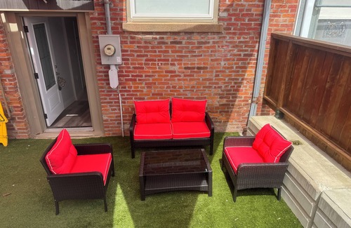 Rodney Casa | Dresden Marigold suites - Suite 1