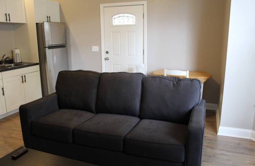 Pleasant Hill Villa | La guarida de Drew en el centro histórico de Pleasant Hill, MO