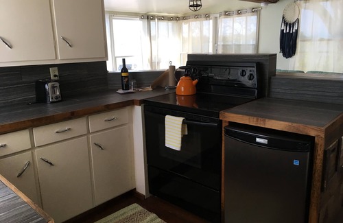 Amherstburg Cabaña | Drifted Inn - Cabaña frente al río