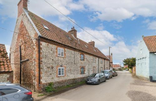 Holme Casa | Driftwood Cottage pets go free WiFi included