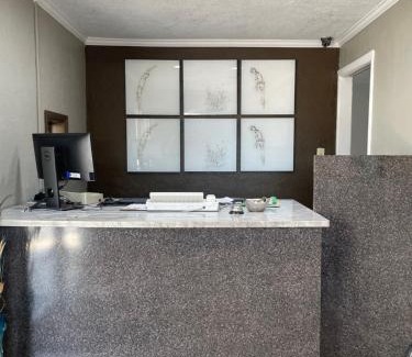 Lake City Hotel | Driftwood Inn - Lake City