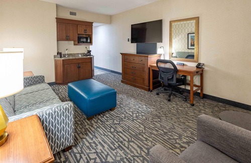 Chesterfield Hotel | Drury Plaza Hotel St. Louis Chesterfield