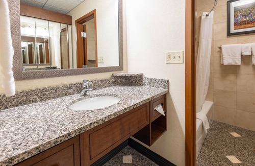 Chesterfield Hotel | Drury Plaza Hotel St. Louis Chesterfield