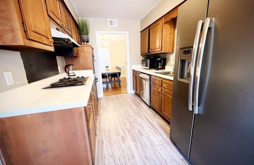 East Memphis Casa | Dual 9BR Memphis Getaway+Games+Backyard+PrimeLoc