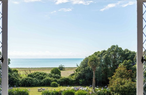 Clarence Casa | Dunluce Coastal Farmstay - Kaikoura Holiday Home