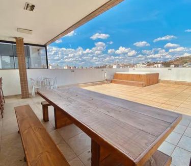 Castelo Apartamento | Duplex espaçoso e confortável de 360m para até 18 pessoas