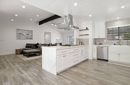 Modesto Casa | Dutchollow Luxury: Beautiful And Spacious 3/2 home