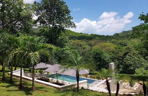 Pinilla Casa | Dylia: fusión de autenticidad y modernidad en el corazón de la exuberante naturaleza.