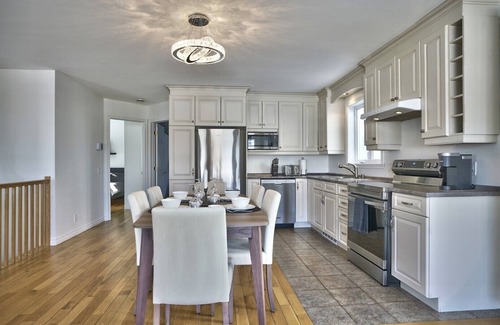 Sherbrooke Casa | Dynamite 2-Bedroom House WiFi Garage Sleeps 6