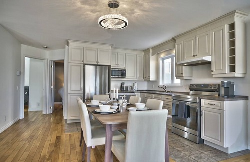 Sherbrooke Casa | Dynamite 2-Bedroom House WiFi Garage Sleeps 6