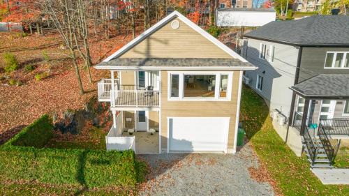 Sherbrooke Casa | Dynamite 2-Bedroom House, Garage, Sleeps 6