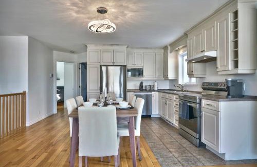 Sherbrooke Casa | Dynamite 2-Bedroom House, Garage, Sleeps 6