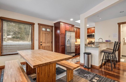 Vail Casa | E. Vail 2BD/2BA steps to Busline