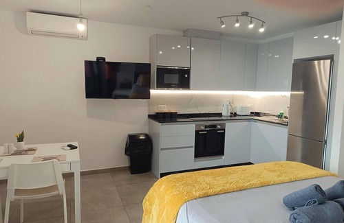 Gibraltar Apartamento | E1 Studios, Sea & Beach Views, High Floor