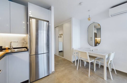 Gibraltar Apartamento | E1 Studios, Sea & Beach Views, High Floor