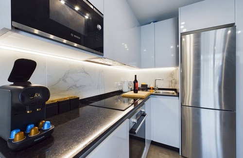 Gibraltar Apartamento | E1 Studios, Sea & Beach Views, High Floor