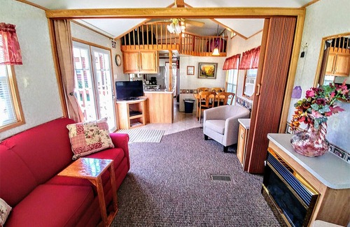 Hill City Cabina | Eagle Nest Vacation Cabin at Creekside