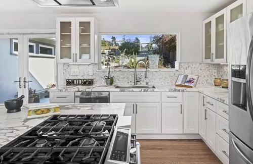 East Richmond Heights Casa | East Bay Golf Course Haven