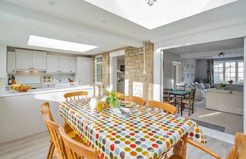 Littlebredy Cabaña | East Cottage sleeps 8 guests in 4 bedrooms