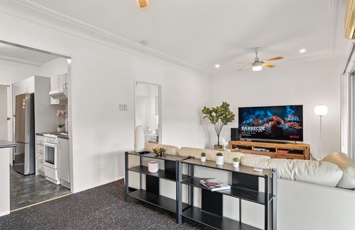 East Hills Casa | East Hills Waterfront Bliss